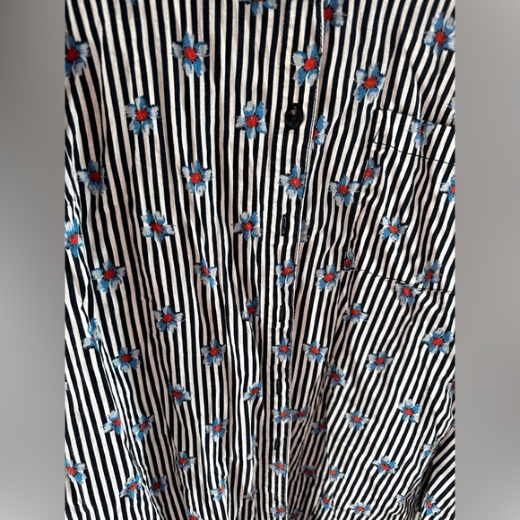 Terra and sky 1X button down floral blouse - Picture 2 of 4